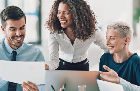 Entreprises multi-sites : comment éviter la désynchronisation des processus à l’international ?