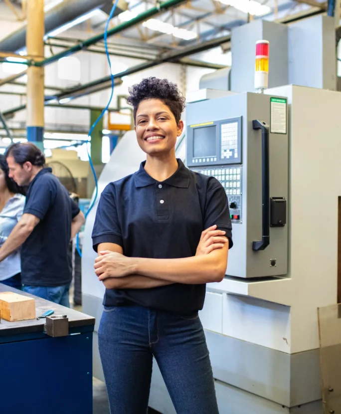 Utilisatrice du logiciel ERP Sage X3 travaillant pour une organisation industrielle