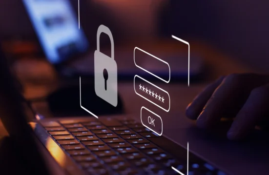 Clavier avec cadenas et écran de connexion