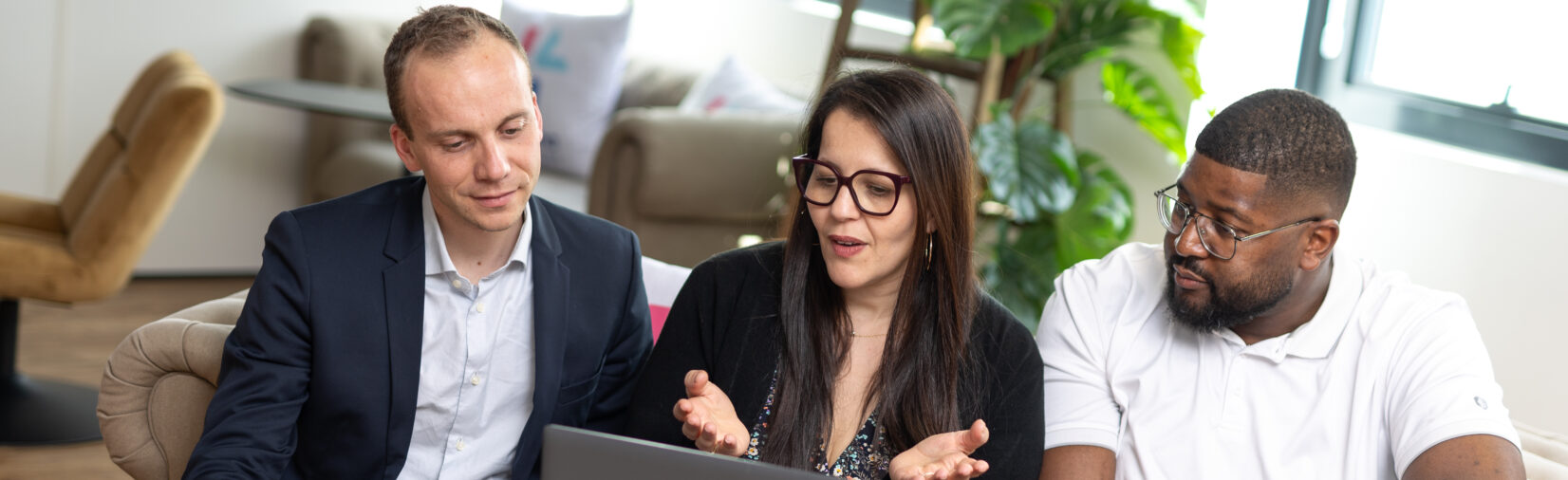Intégration de solutions : équipe Parthena Consultant collaborant autour d’un projet logiciel